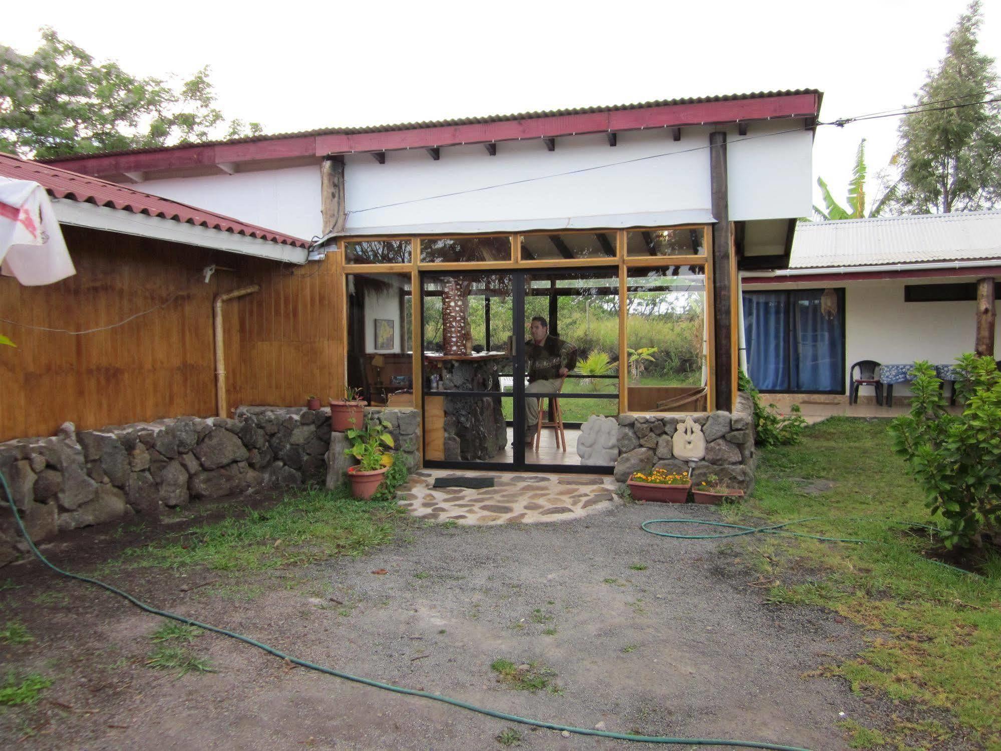 Hotel Atavai Hanga Roa Exteriör bild